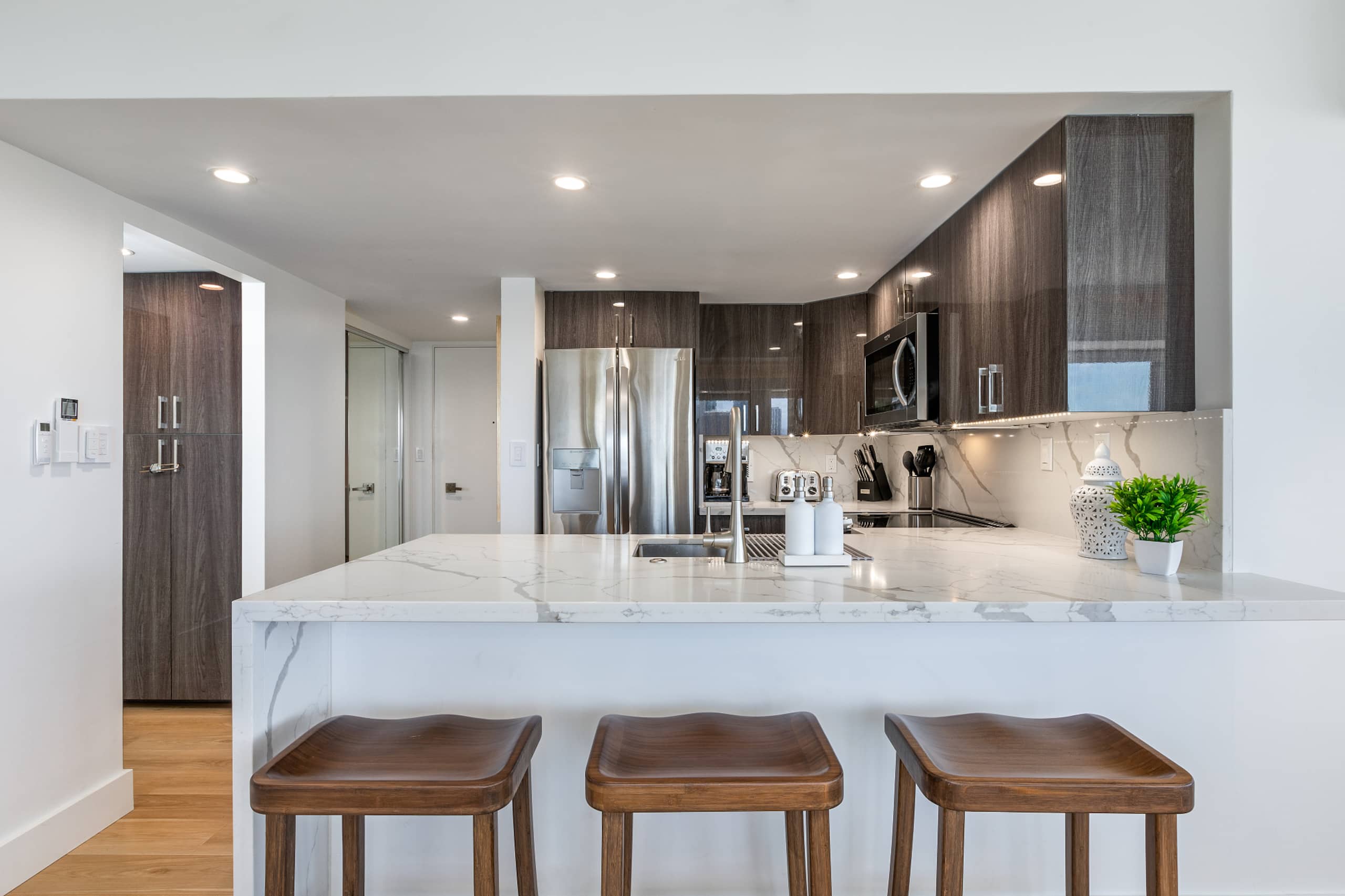 Condo in Honolulu · ★4.97 · 2 bedrooms · 4 beds · 2 private baths - Image 7