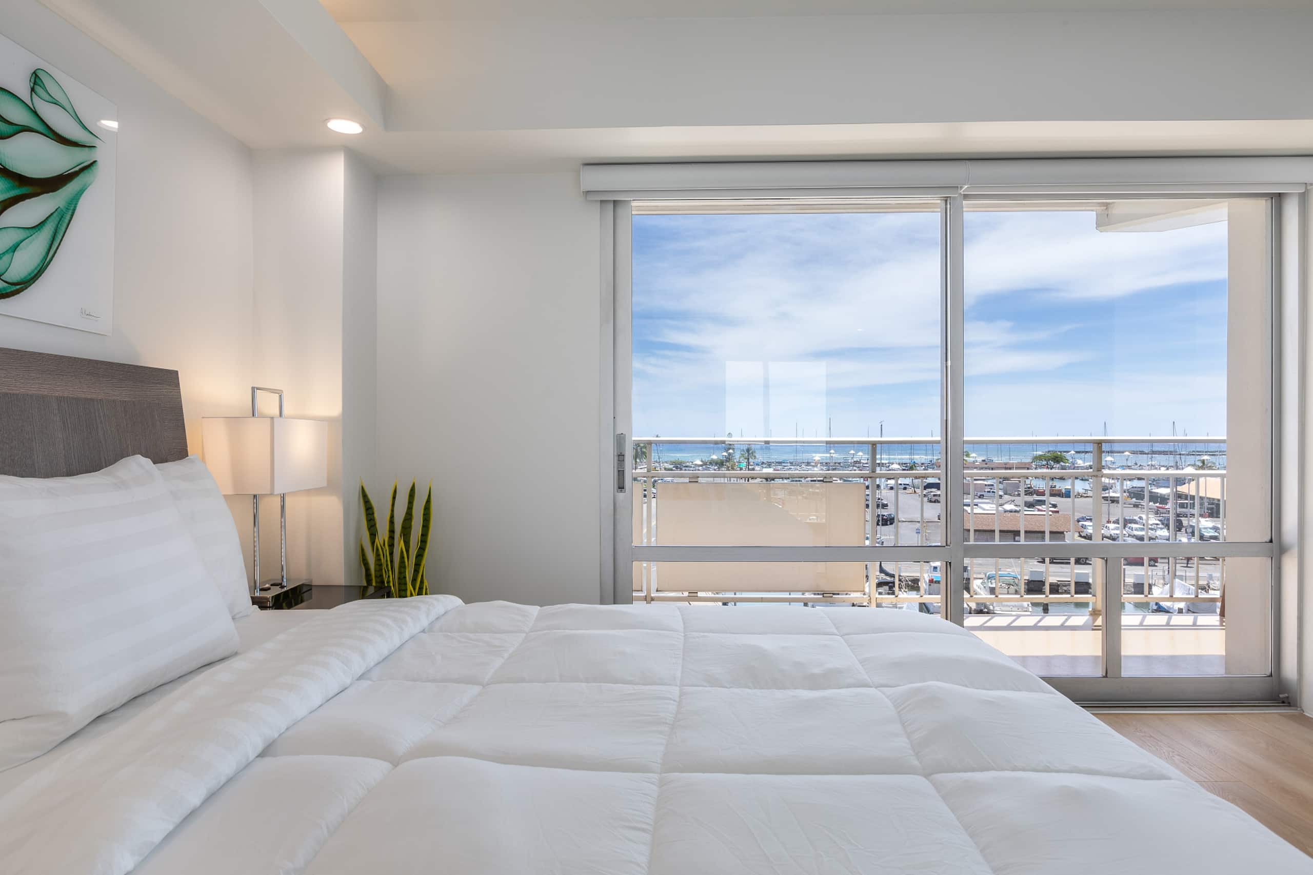 Condo in Honolulu · ★4.97 · 2 bedrooms · 4 beds · 2 private baths - Image 17