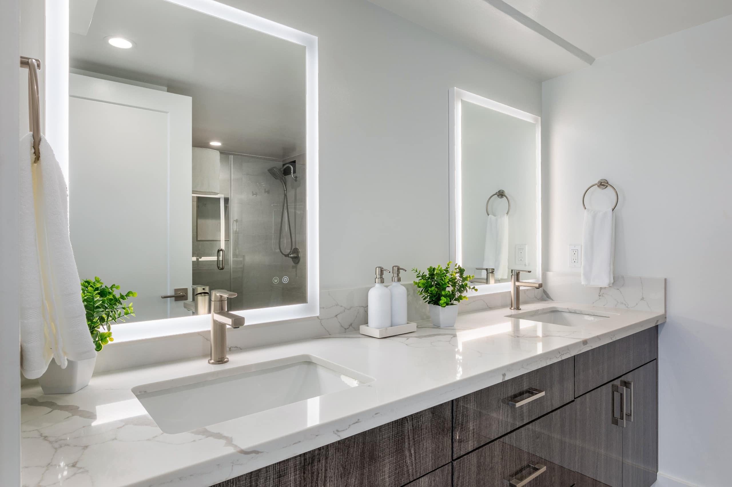 Condo in Honolulu · ★4.97 · 2 bedrooms · 4 beds · 2 private baths - Image 20