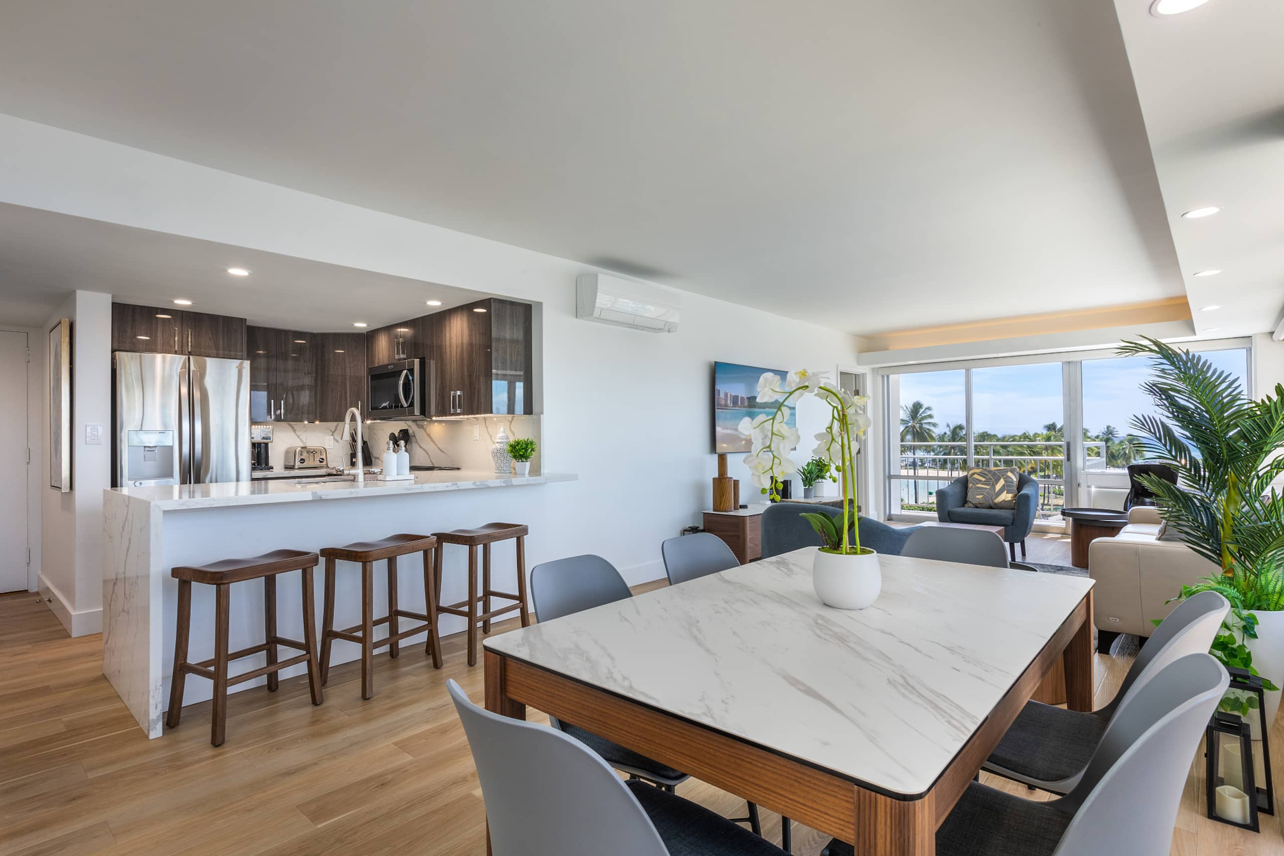Condo in Honolulu · ★4.97 · 2 bedrooms · 4 beds · 2 private baths - Image 12