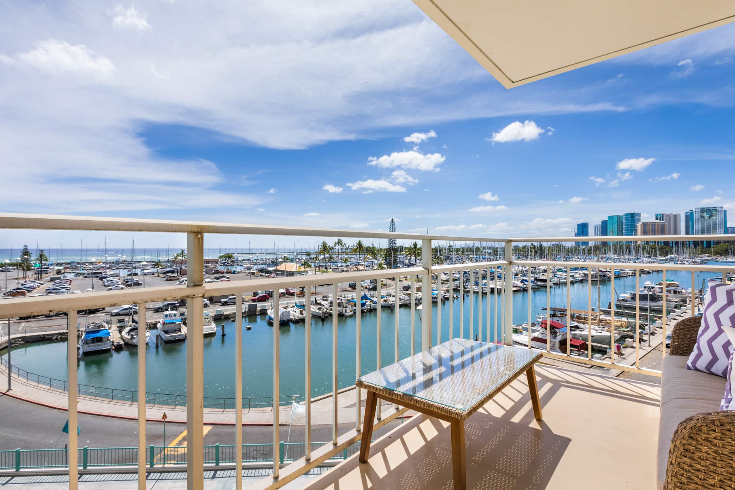 Condo in Honolulu · ★4.97 · 2 bedrooms · 4 beds · 2 private baths - Image 24