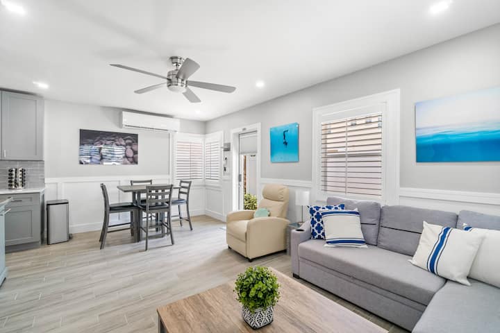 Beach Getaway Walking Distance To The Ocean Unit 4 - Lauderdale-by-the-Sea, FL