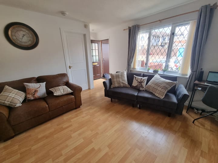 Stylish Two Bed House In Dunfermline With Patio - Dunfermline