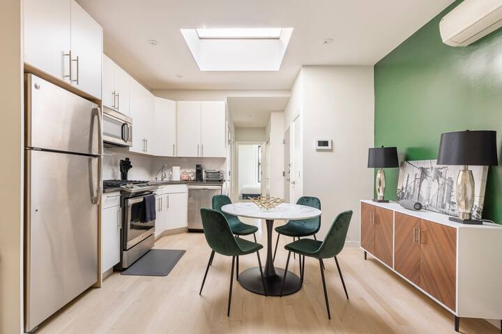 Park Slope Townhouse: Private Full-Floor 2 Bedroom gallery image 4