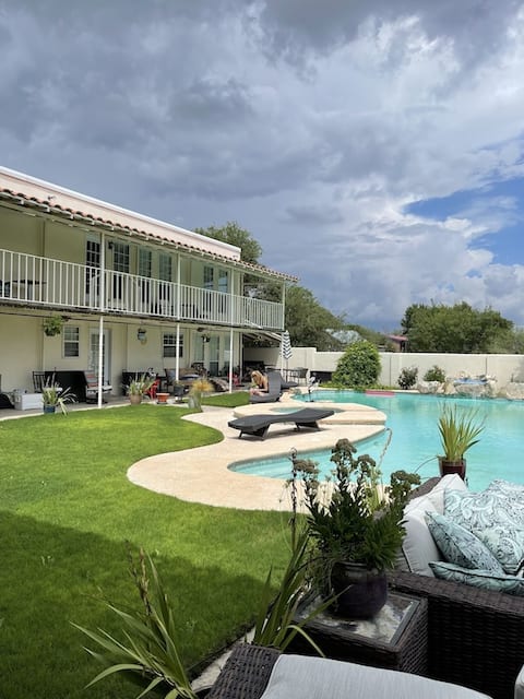 Grand Oasis with Pool & Hot Tub in Marathon