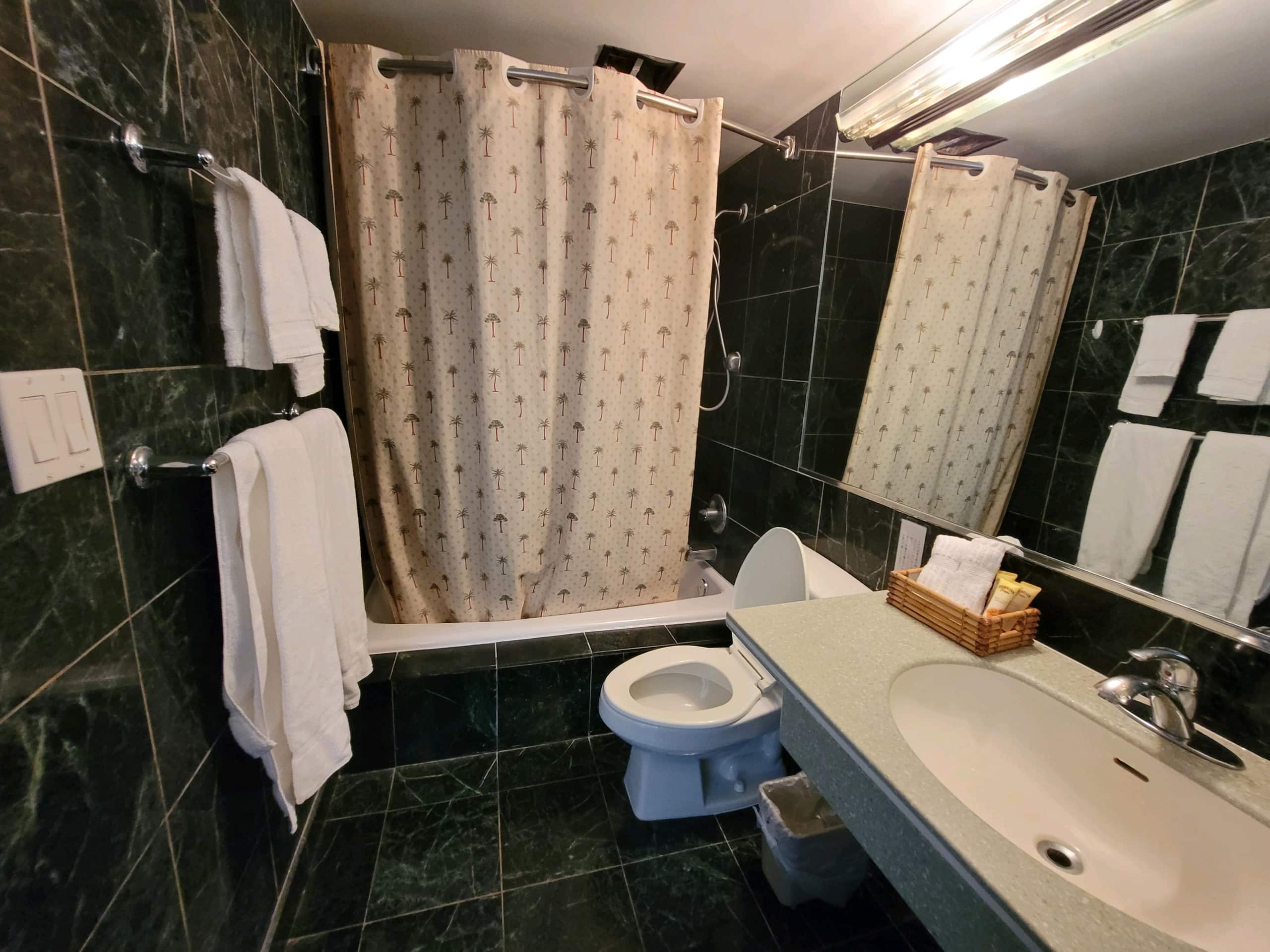 Condo in Honolulu · ★4.84 · 1 bedroom · 2 beds · 1 bath - Image 10