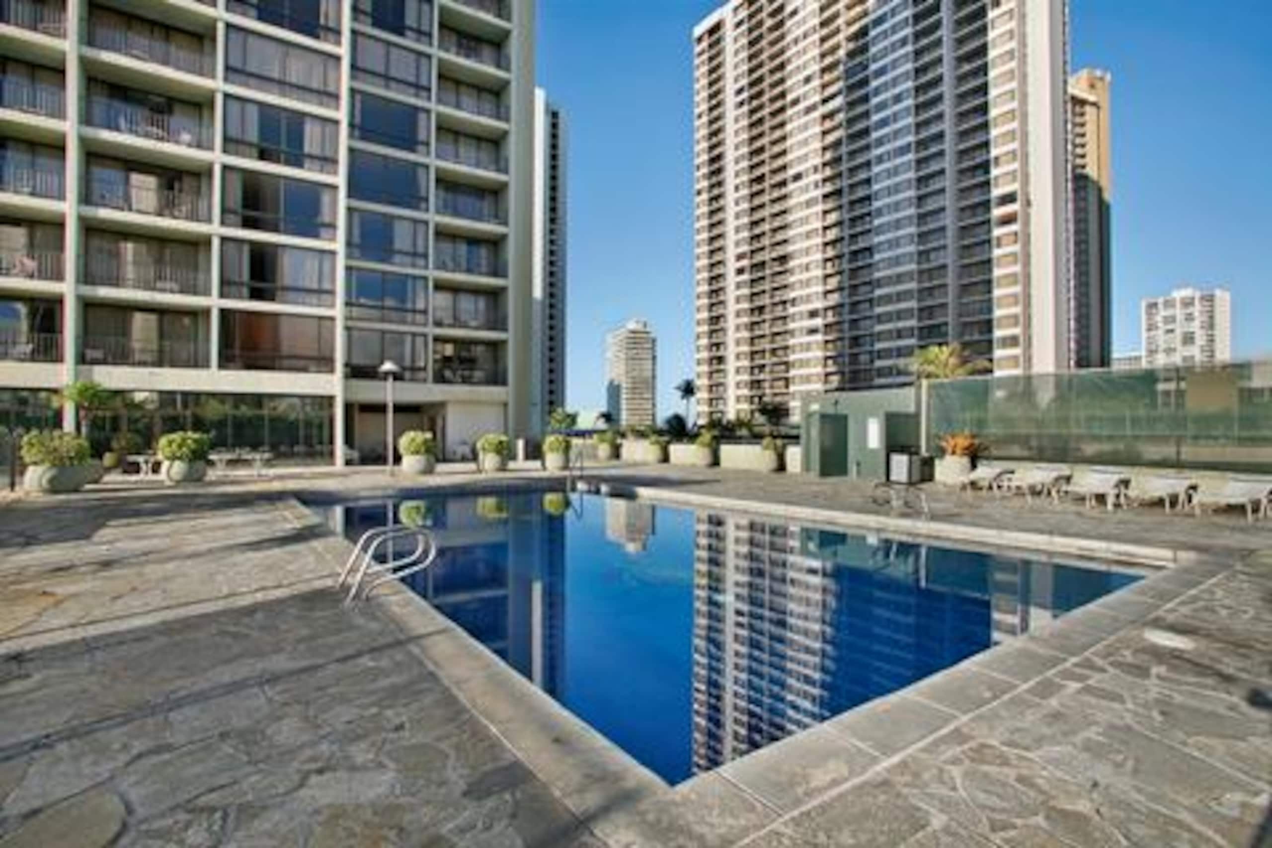 Condo in Honolulu · ★4.84 · 1 bedroom · 2 beds · 1 bath - Image 14
