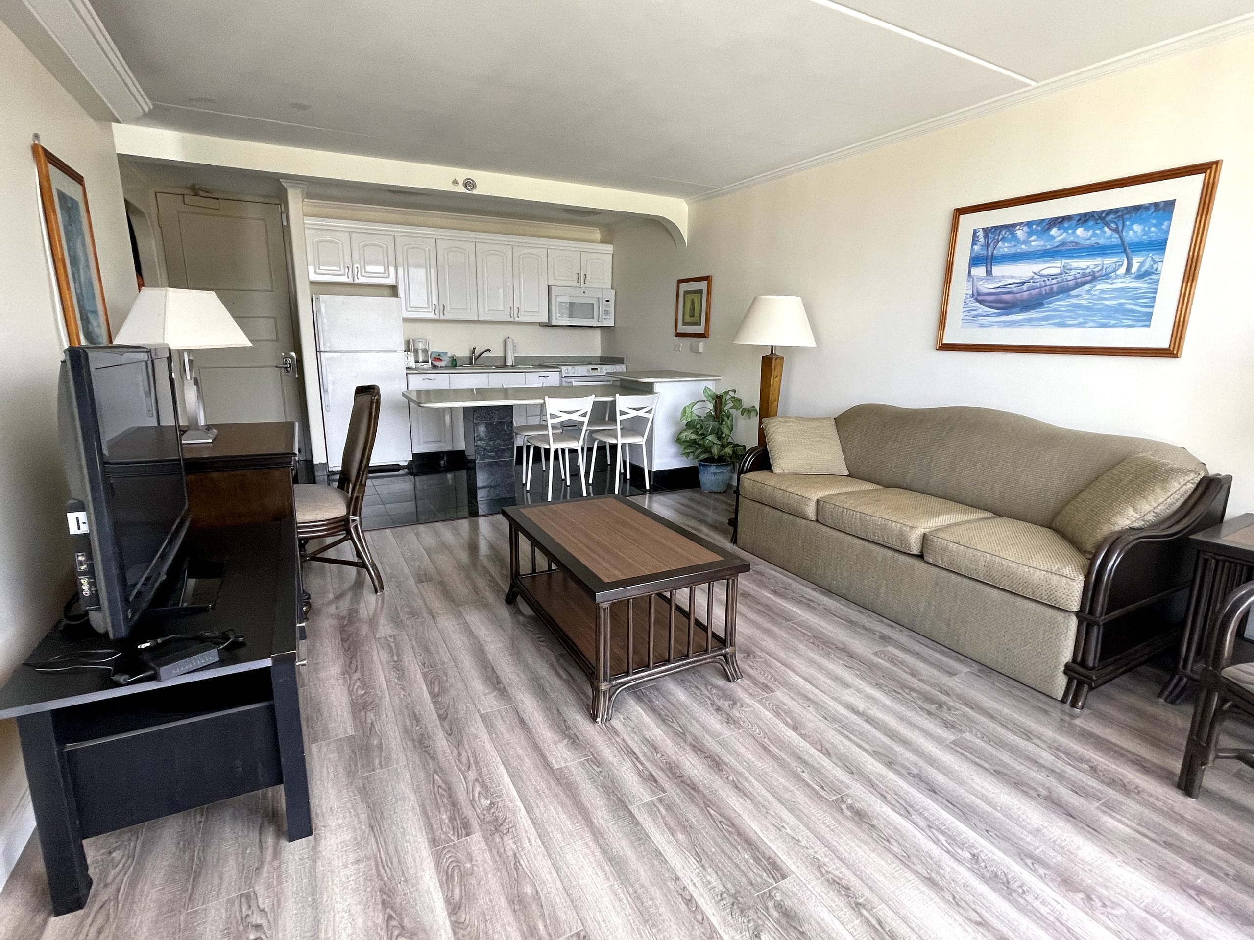 Condo in Honolulu · ★4.84 · 1 bedroom · 2 beds · 1 bath - Image 4