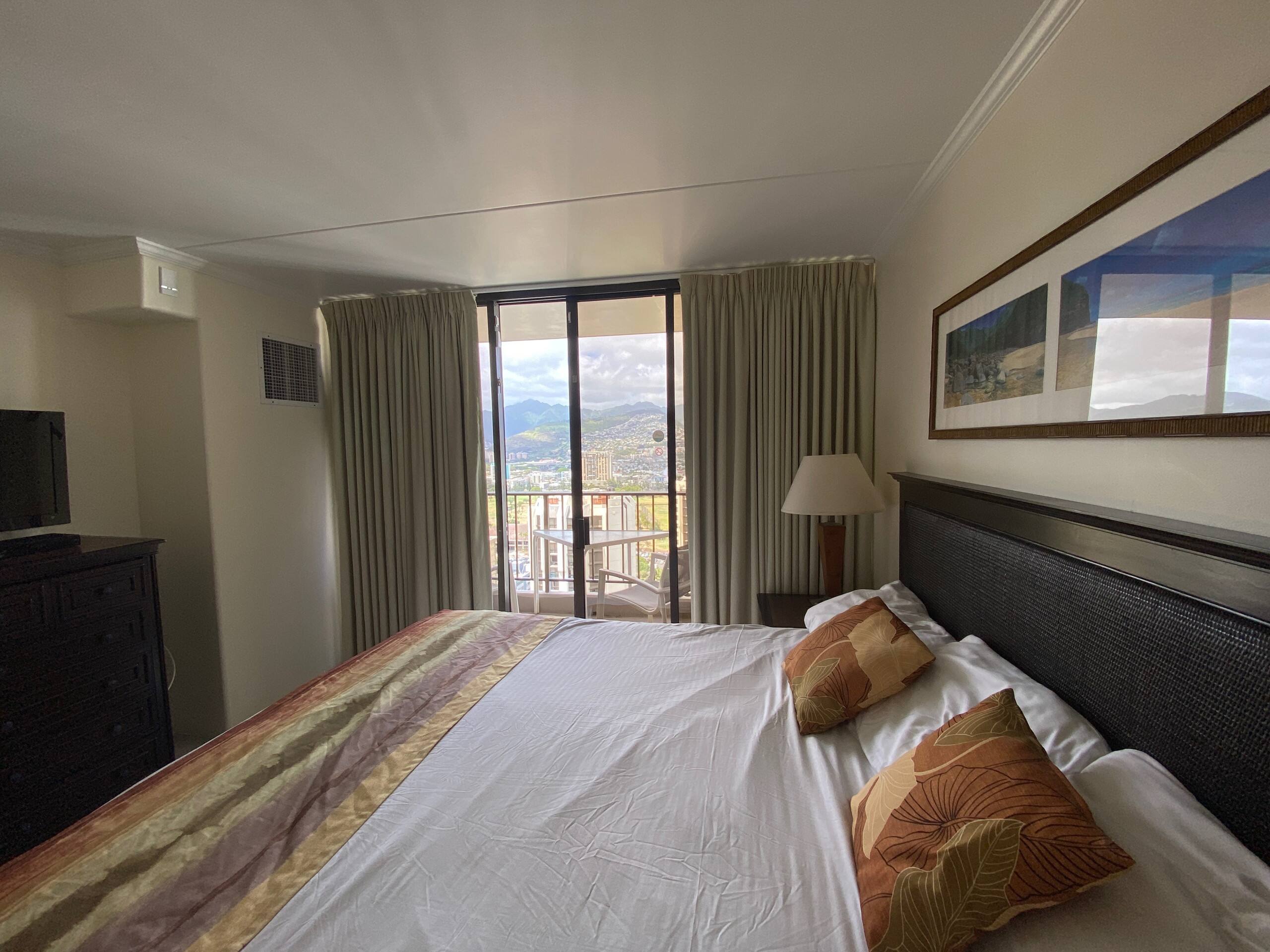 Condo in Honolulu · ★4.84 · 1 bedroom · 2 beds · 1 bath - Image 8