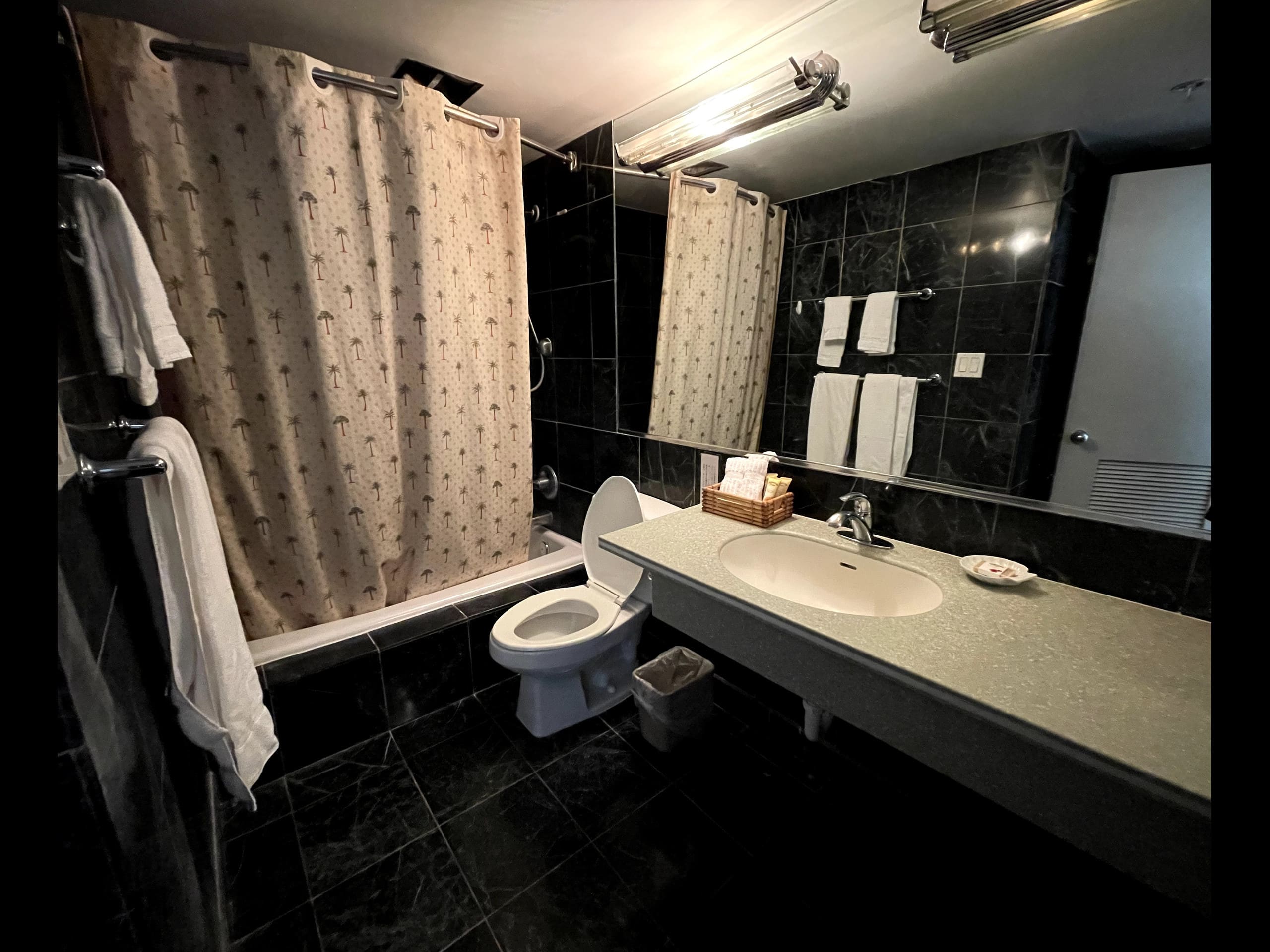 Condo in Honolulu · ★4.84 · 1 bedroom · 2 beds · 1 bath - Image 11