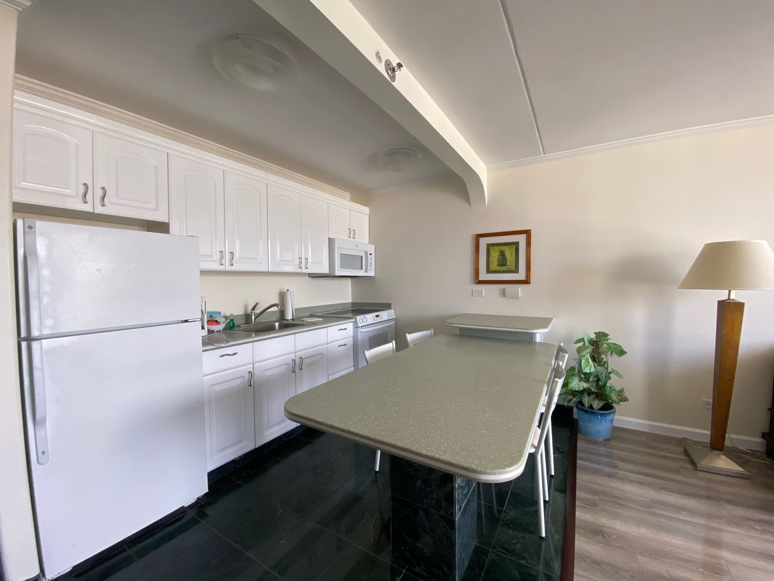 Condo in Honolulu · ★4.84 · 1 bedroom · 2 beds · 1 bath - Image 5