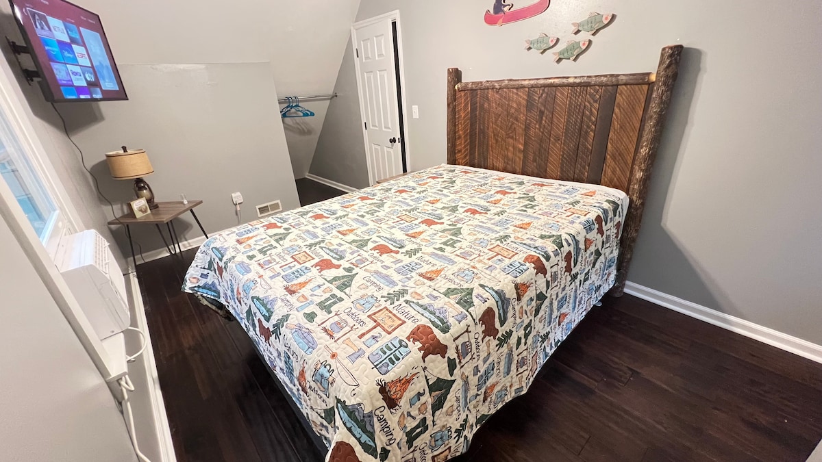 Upper level queen bedroom