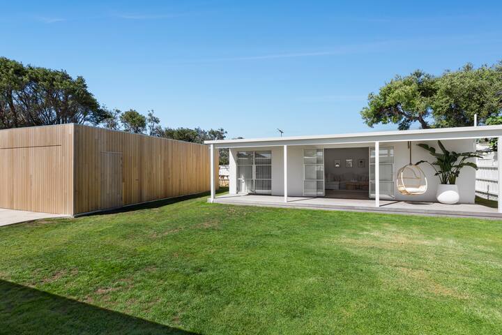 The White Oasis gallery image 3