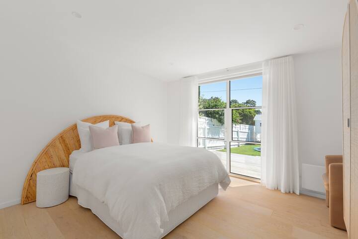 The White Oasis gallery image 5