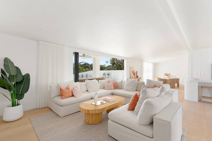 The White Oasis gallery image 2