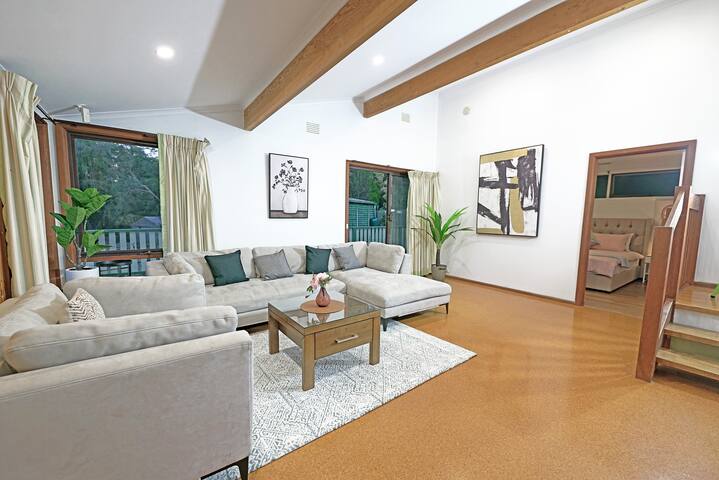 Big Group Holiday Entire House 8BRM Vermont VIC