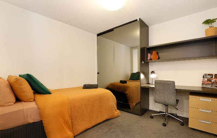 Segundo dormitorio con cama individual y cama nido que se convierten en 2 x camas individuales (ver foto separada)