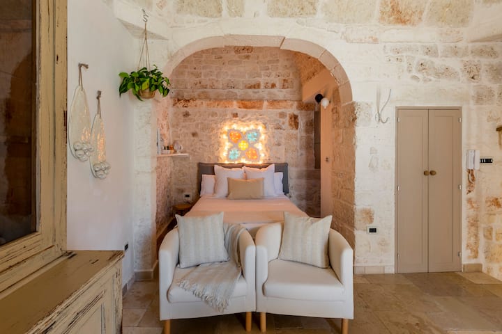 Lovely stone home w/ terrace in the 🤎 of Ostuni