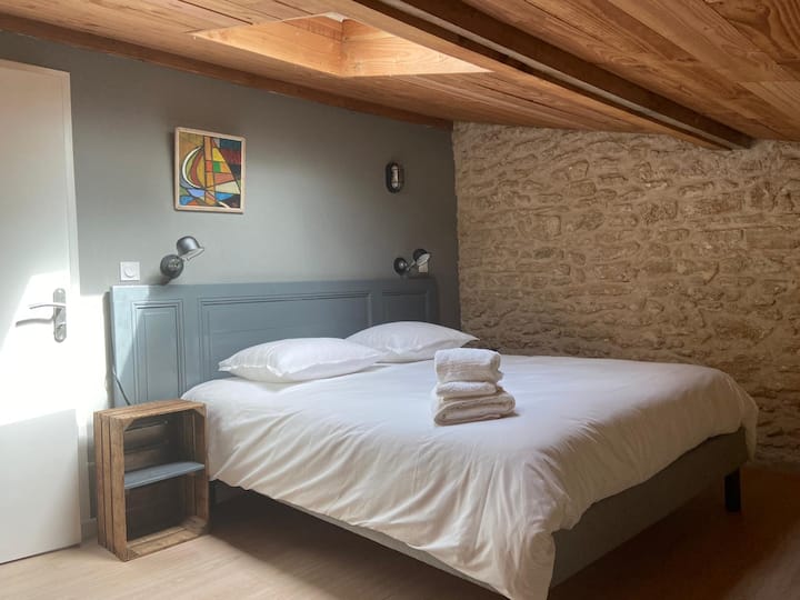 Chumba cha kulala cha Attic kwenye kitanda cha upande wa bustani 160 x 200