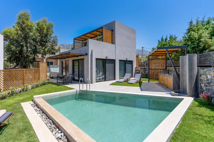 Paligremnos Residence III, a Beachside Retreat