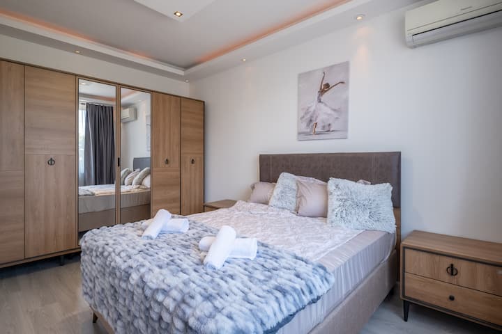 Dhoma e gjumit nr.
Krevat dopio "queen"