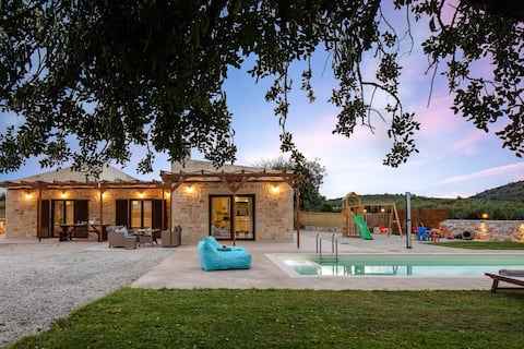 Unique Stonebuilt rural Retreat & private pool II