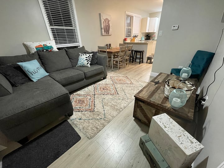 Charming 2 Bed 2 Bath Near Downtown Wyandotte - Lincoln Park, MI