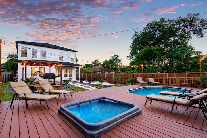 Spacious Dallas Home- Big Backyard, Jacuzzi & Pool