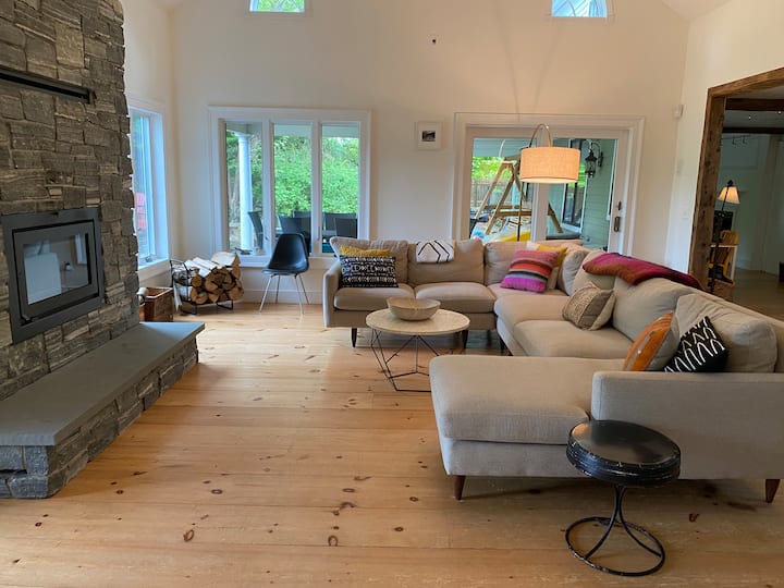Luxury Farmhouse Escape W/pool + Hot Tub/sleeps 12 - Litchfield, CT