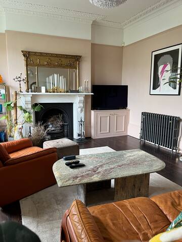 Stylish 3/4 Bed Home In Bristol’s Coolest Quarter gallery image 2