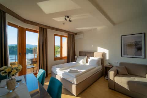 Studio apartment with lake view #8