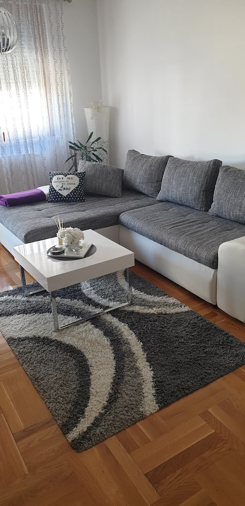 Top performing Airbnb: Aura Apartment in Trešnjevka Jug