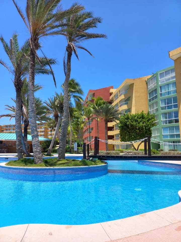 Spectacular PH with access to Parguito Beach Apartments for Rent in