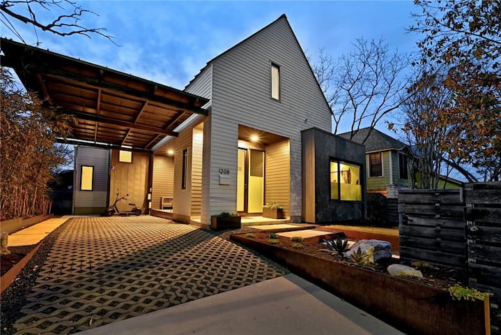 Charming & Lux House Steps from South Congress