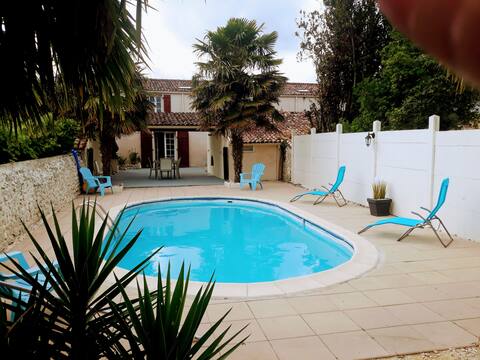 Beautiful Charentaise with pool