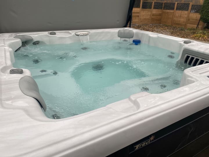 Comfy Waterfront CHALETCOTTAGE in Gatineau! Cottages for Rent in