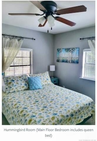 Wister Ridge Cottage კოლიბრის ოთახი პირველ სართულზე, მისაღები ოთახისა და სააბაზანოს მოშორებით. 