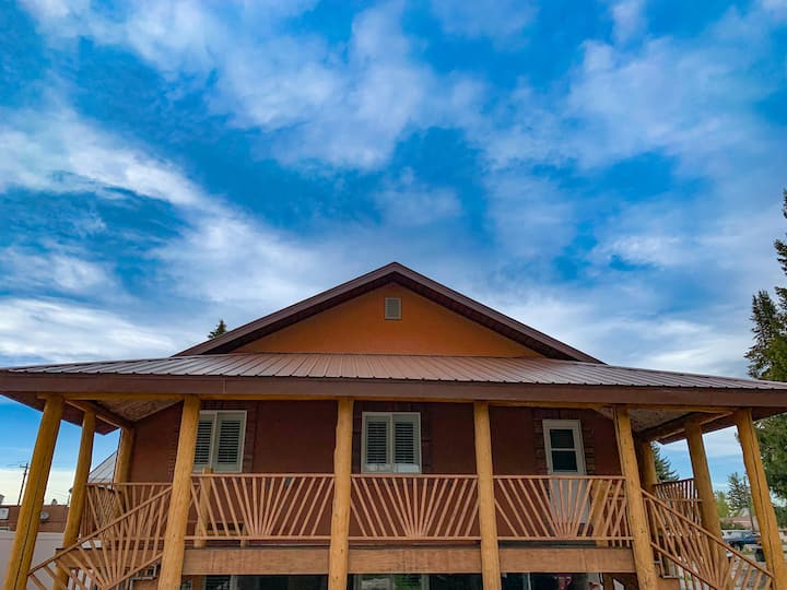 Warm River Lodge+7Bdrms+WiFi+55mins to Yellowstone Cabins for Rent in