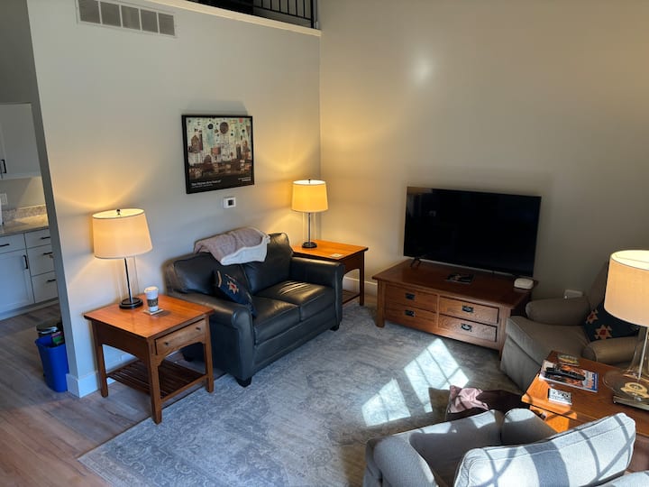 Peaceful Weekend In Waterbury - Des Moines, IA