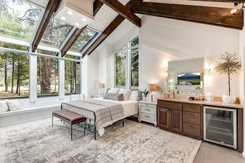 Spacious 7BR Getaway, Golf View and Waterpark