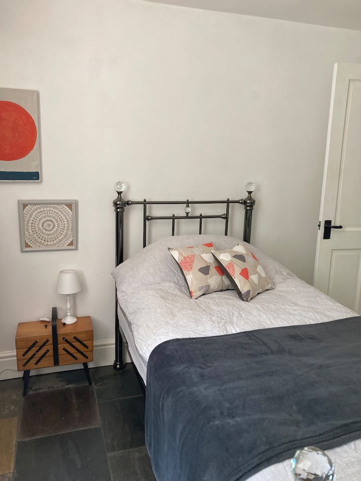 Little bedroom with single bed