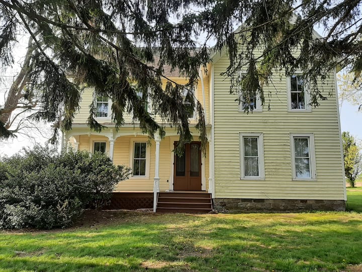 Locust Lane Farmhouse Houses for Rent in Penn Yan, New York, United