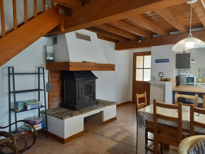 Agréable Maison Dans Un Petit Village Très  Calme - Montbel