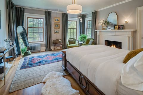 Bespoke Room at 16 Elm, an Hisoric Mansion