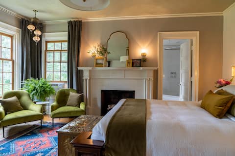 Bespoke Room at 16 Elm, an Hisoric Mansion