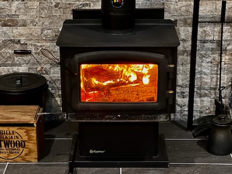 Top performing Airbnb: Lux retreat, 2BDRM, HotTub, FirePit, WoodStove in Guerneville
