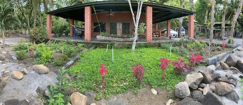 House in the middle of the mountain, in front of Lake Nic