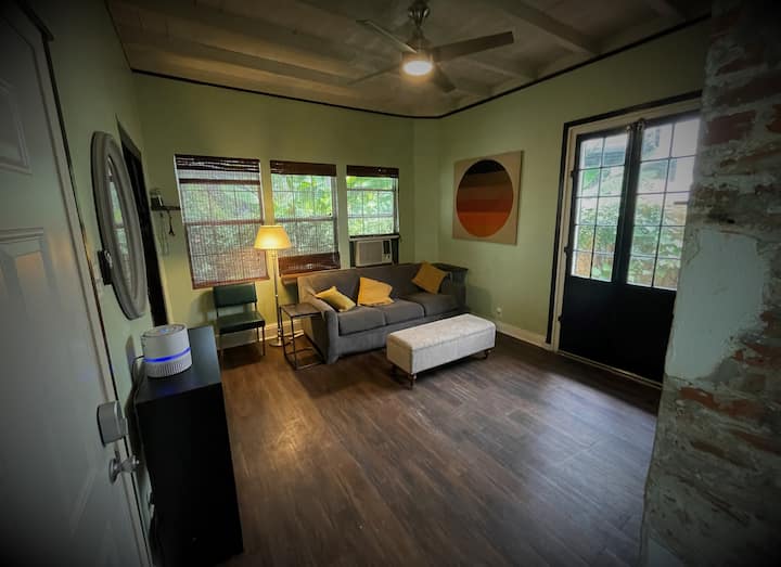 Unique Marigny Hot Tub Hideaway by French Quarter Apartments for Rent