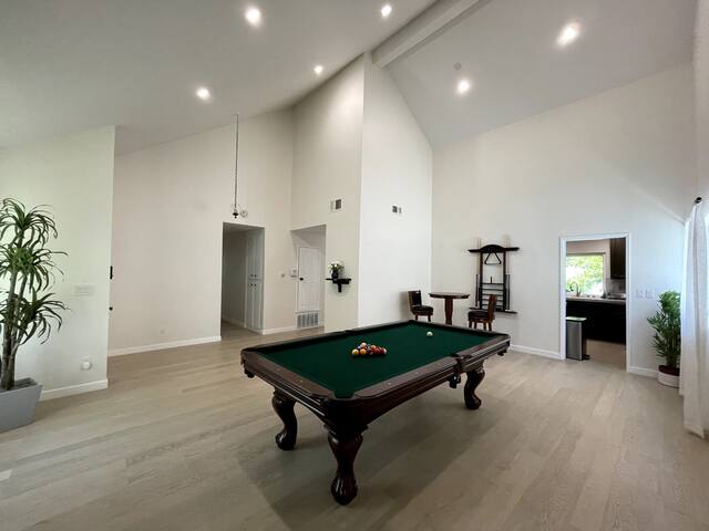 Peaceful 4bd+Pool in sunshine LA gallery image 3