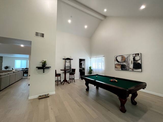 Peaceful 4bd+Pool in sunshine LA gallery image 4